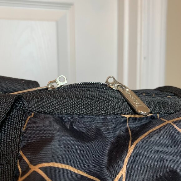 LeSportsac Black & Gold Geometric Nylon Duffel Bag – Weekender Travel Tote w/ St - Picture 10 of 12